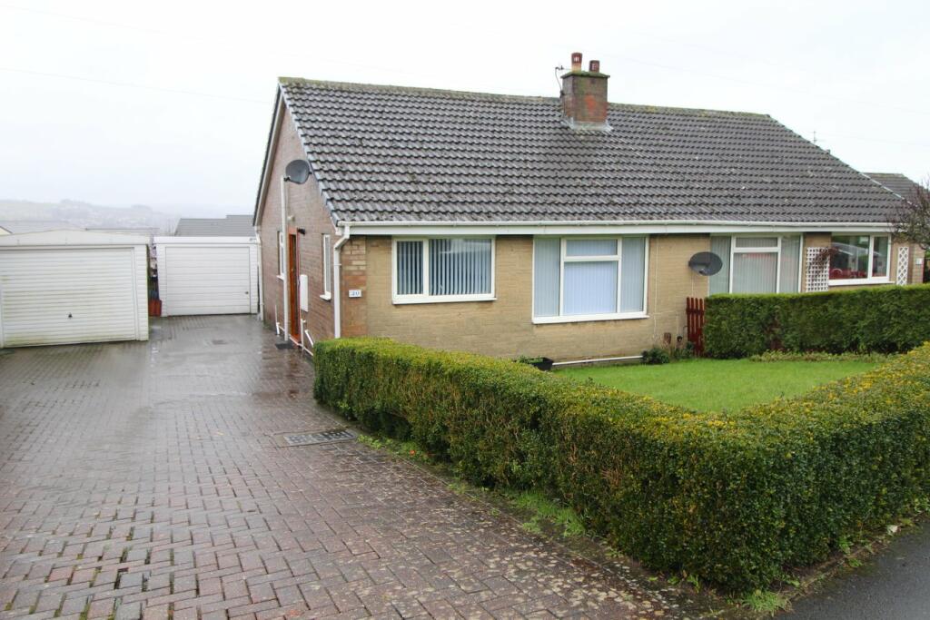 2 bedroom semidetached bungalow for sale in Willow Tree Close, Long
