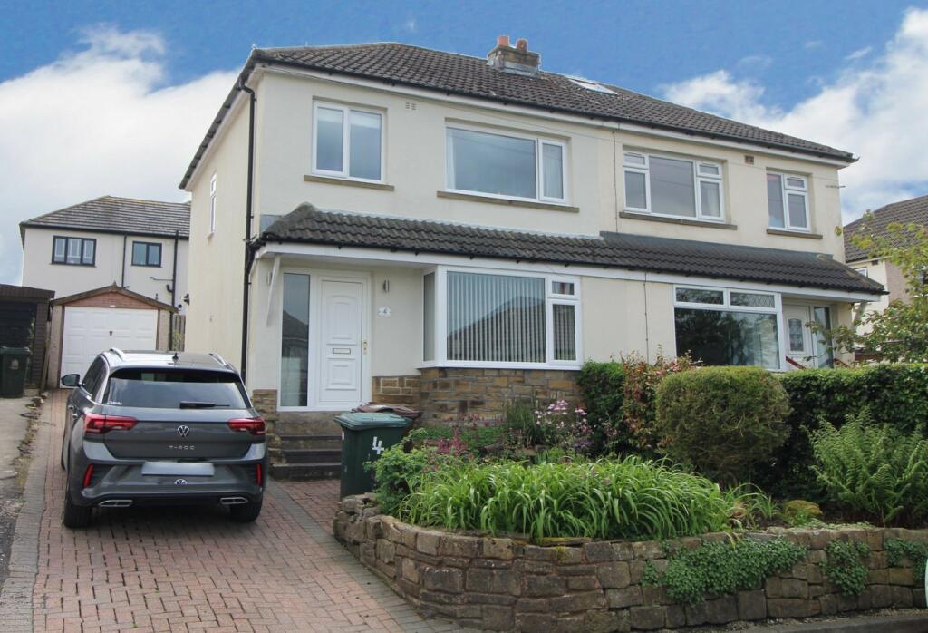 3 bedroom semidetached house for sale in Parkside Court, Cross Roads