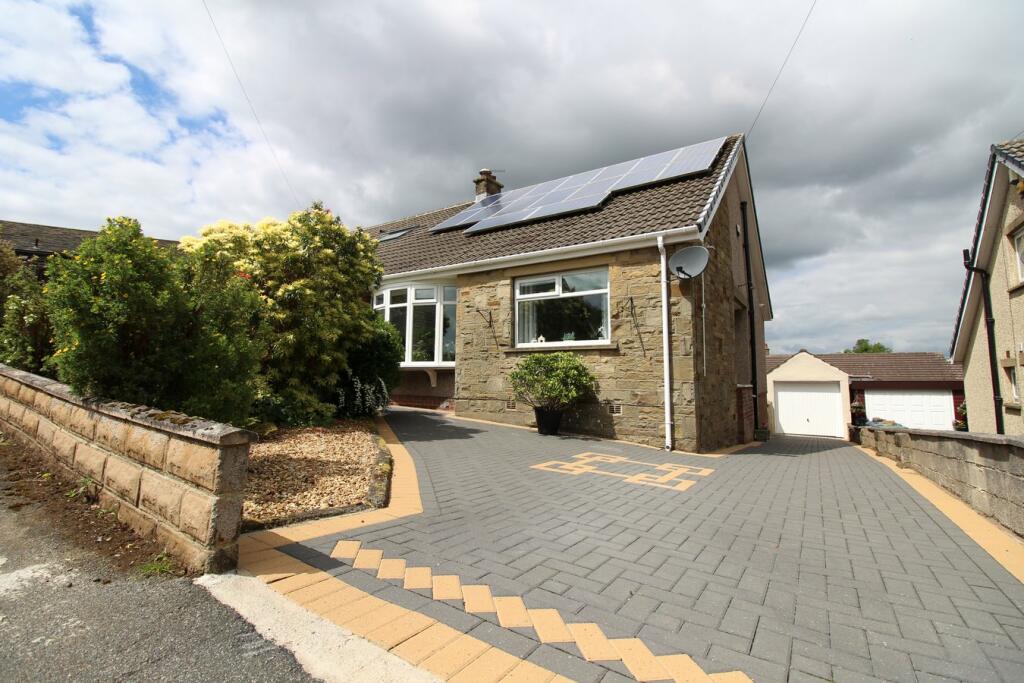 2 bedroom semidetached bungalow for sale in Ogden Lane, Denholme