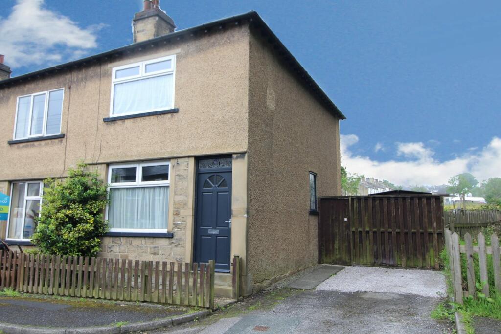 2 bedroom end of terrace house for sale in Thorncliffe Road, Off Fell Lane, Keighley, BD22