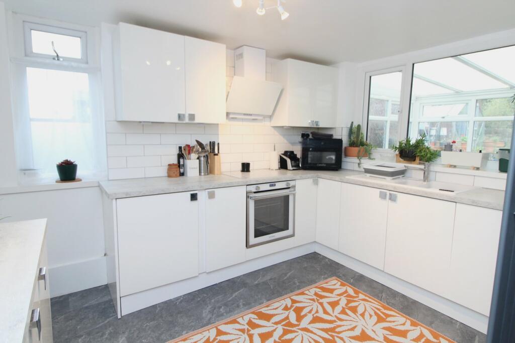 Additional property image - Golden View Drive, Thwaites Brow, Keighley, BD21