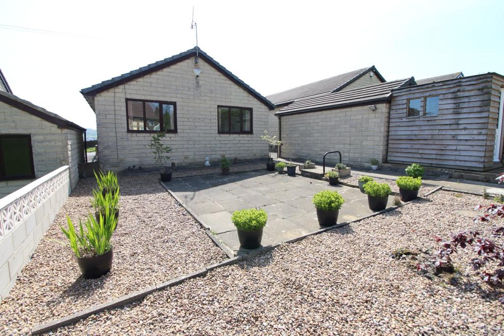 3 bedroom detached bungalow for sale in Goose Cote Lane, Oakworth