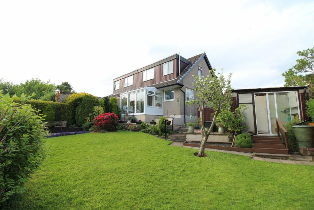 3 bedroom semidetached house for sale in Harewood Crescent, Oakworth