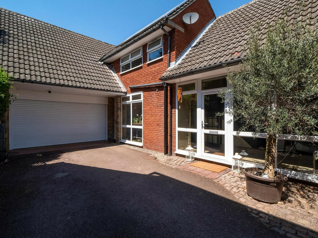 5 bedroom detached house for sale in Ryknield Road, Derbyshire, Kilburn DE56 0PF, DE56