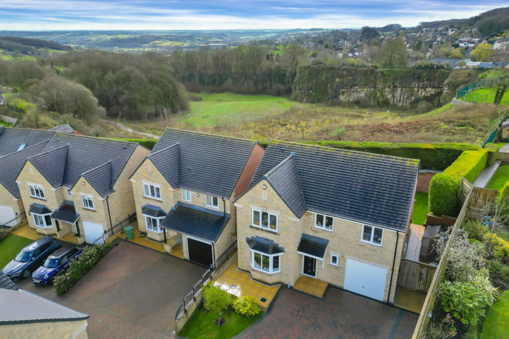 4 bedroom detached house for sale in Tarry Fields Court, Matlock, Crich