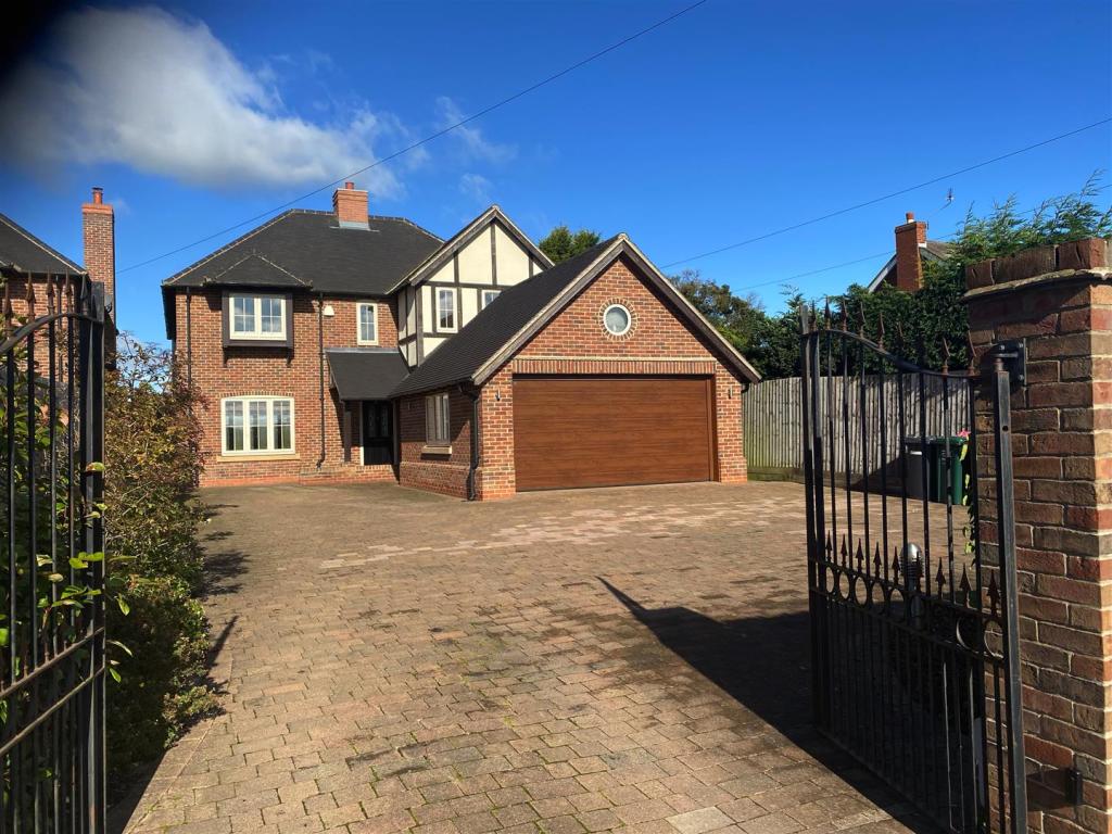 4 bedroom detached house for sale in Burton Road, Repton, Derbyshire, DE65