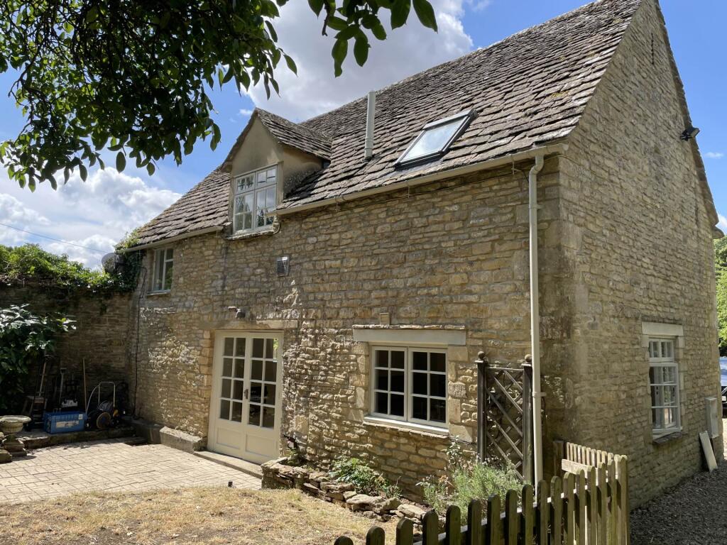 Main image of property: Alvescot