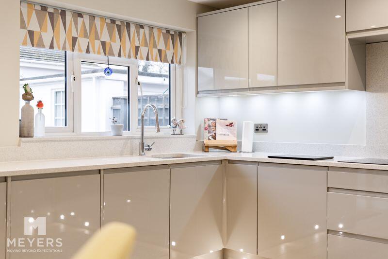 Additional property image - Ryan Close, Ferndown