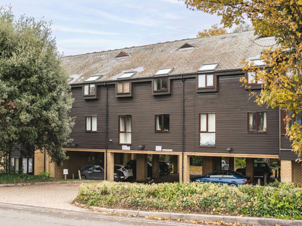 1 bedroom flat for sale in Gresley Lodge, Old North Road, Royston , SG8