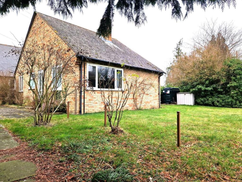 2 bedroom bungalow for sale in Jubilee Bungalows, Shingay Cum Wendy