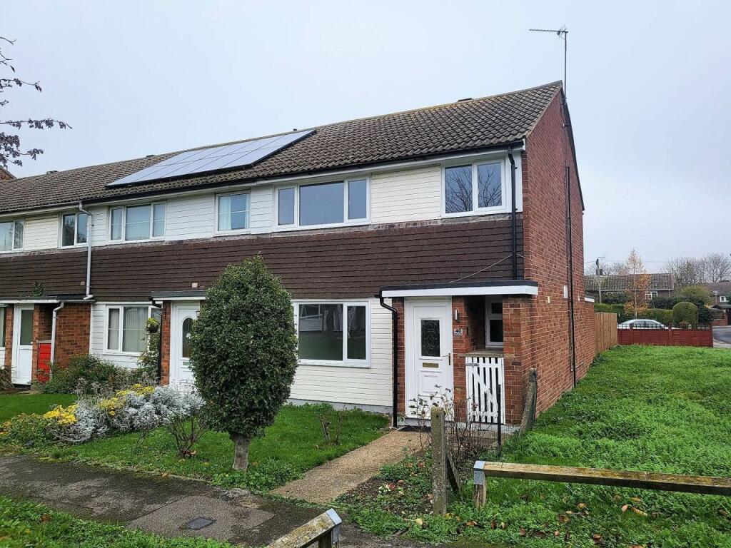 3 bedroom end of terrace house for sale in Willowside Way, Royston