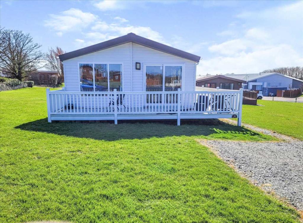 3 bedroom park home for sale in Highland Grange, Sand Le Mere