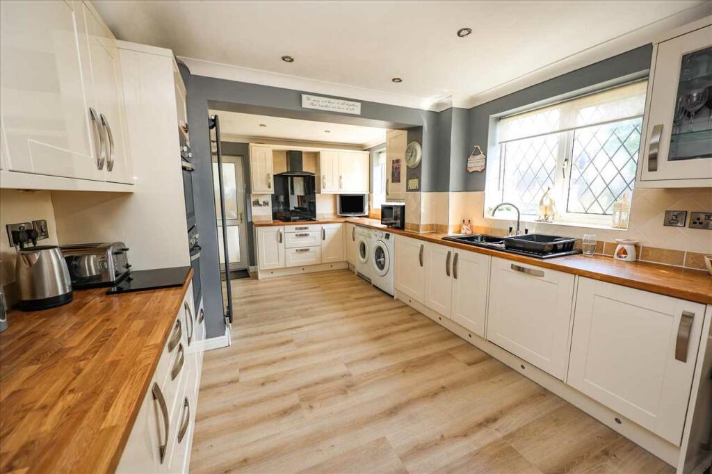 4 bedroom detached house for sale in Strahane Close, Brant Road