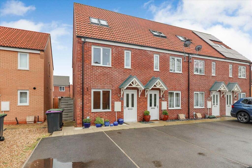 3 bedroom end of terrace house for sale in Furnace Close, North Hykeham, LN6