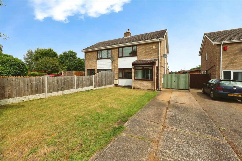3 bedroom semidetached house for sale in Woodvale Avenue, Lincoln, LN6