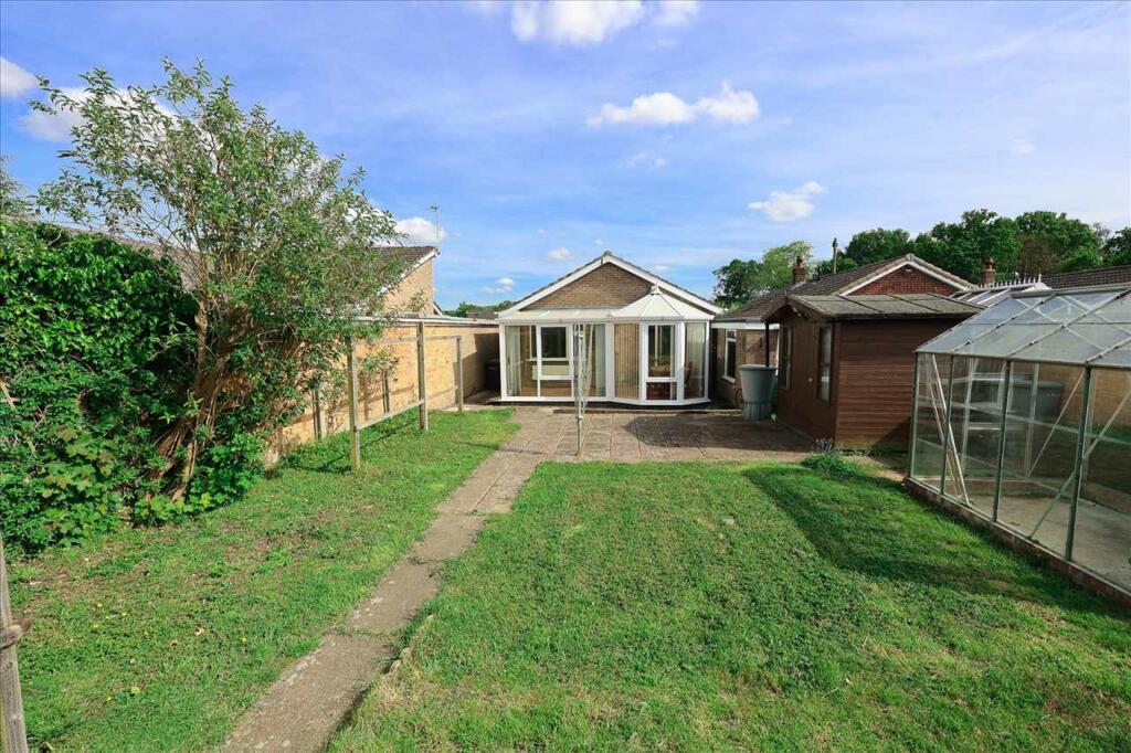 2 bedroom bungalow for sale in Goldfinch Close, Skellingthorpe, LN6