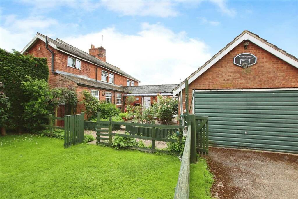 4 bedroom semidetached house for sale in Kexby Road, Glentworth