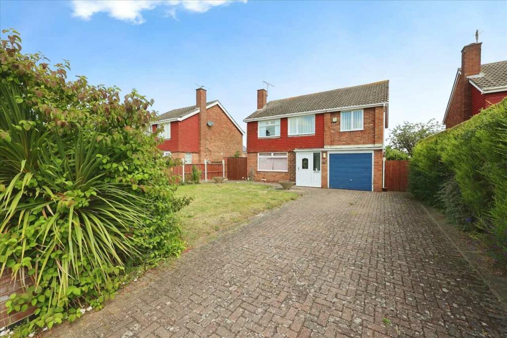 4 bedroom detached house for sale in Dore Avenue, North Hykeham, LN6