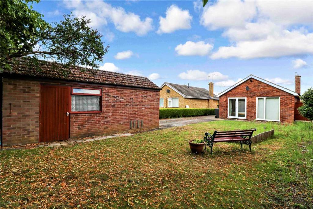 2 bedroom bungalow for sale in Broadway, North Hykeham, Lincoln, LN6