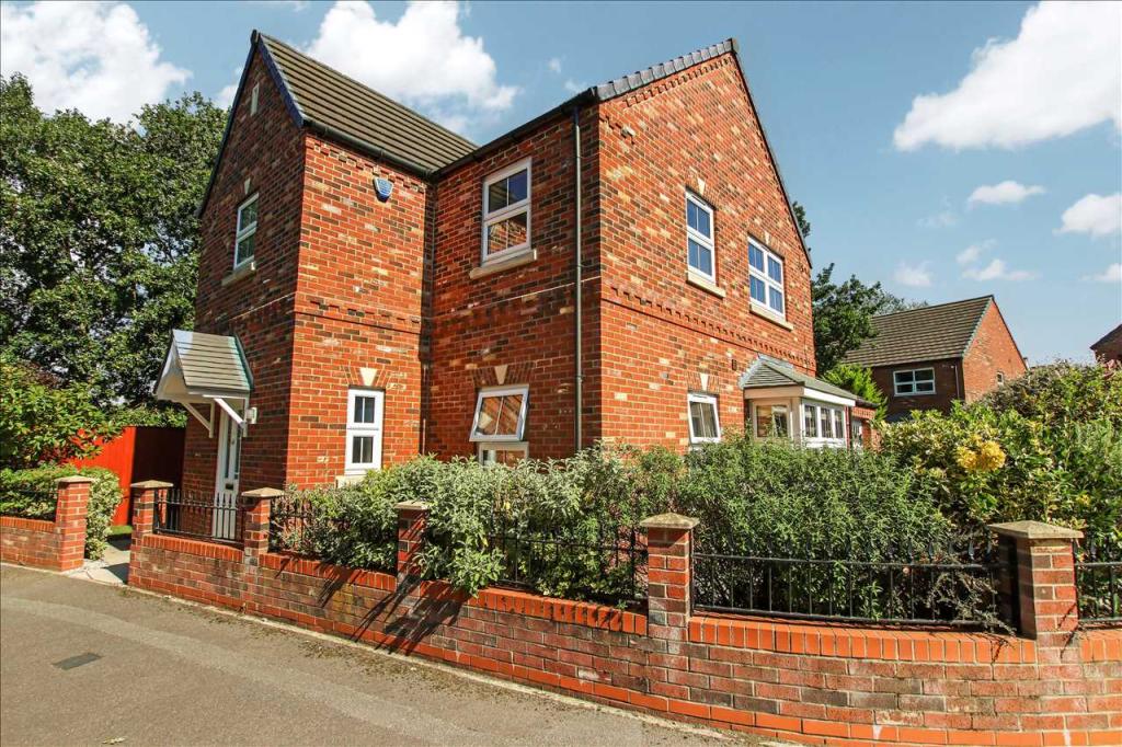 4 bedroom detached house for sale in Buttercup Way, North Hykeham