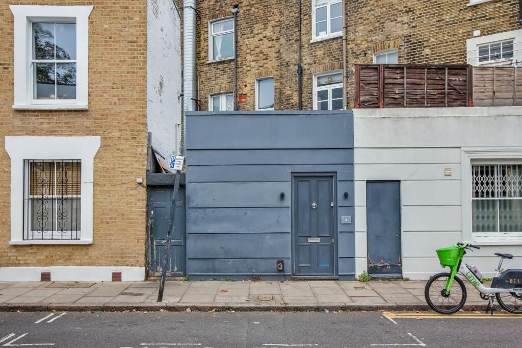 Main image of property: 1A Northampton Grove, London, N1 2PL