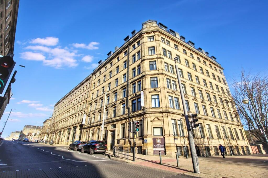 Main image of property: Apartment 51 Broadgate House, 2 Broad Street, Bradford, West Yorkshire, BD1 4QQ