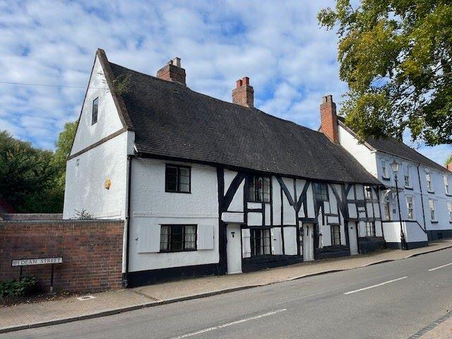 Main image of property: 48 Dean Street, Brewood, Stafford, Staffordshire, ST19 9BU
