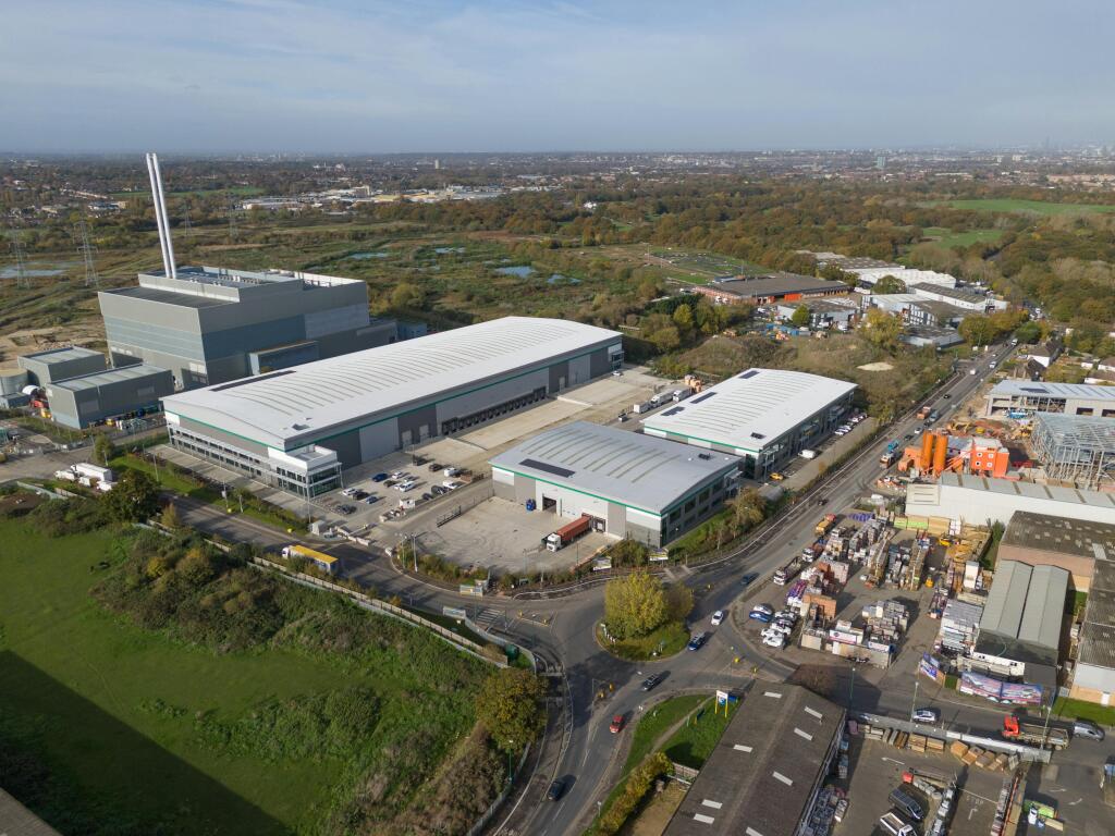 DC1 Everest Logistics Park Croydon 095.jpg
