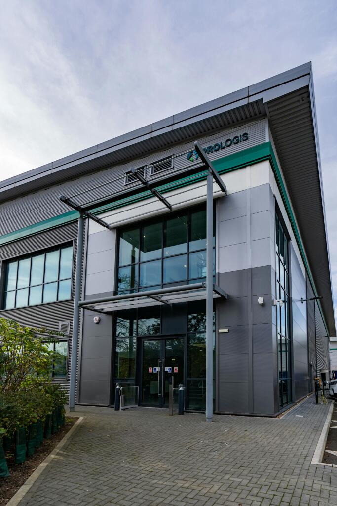 DC1 Everest Logistics Park Croydon 046.jpg