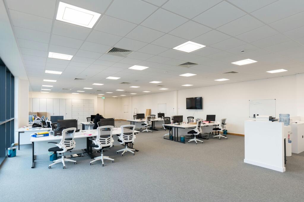 DC1 Everest Logistics Park Croydon 038.jpg