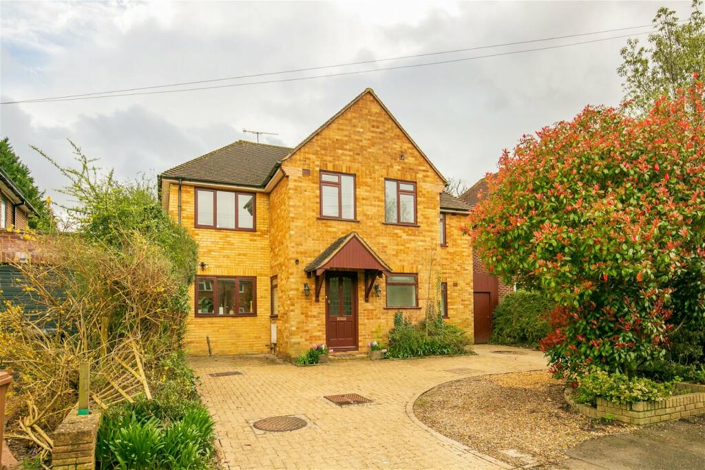 5 bedroom detached house for sale in Great Goodwin Drive, Merrow, GU1