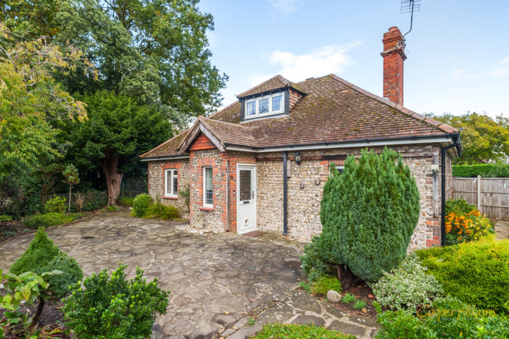 3 bedroom bungalow for sale in North Drive, Angmering, West Sussex, BN16