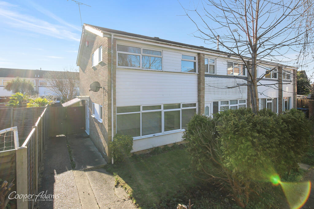 3 bedroom end of terrace house for sale in Meadowside, Angmering, West