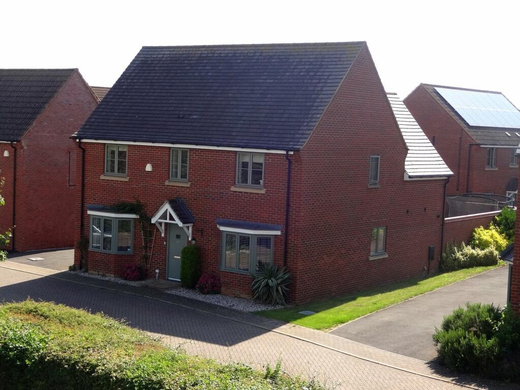 4 bedroom detached house for sale in Kerry Hill, Oakridge Park, Milton