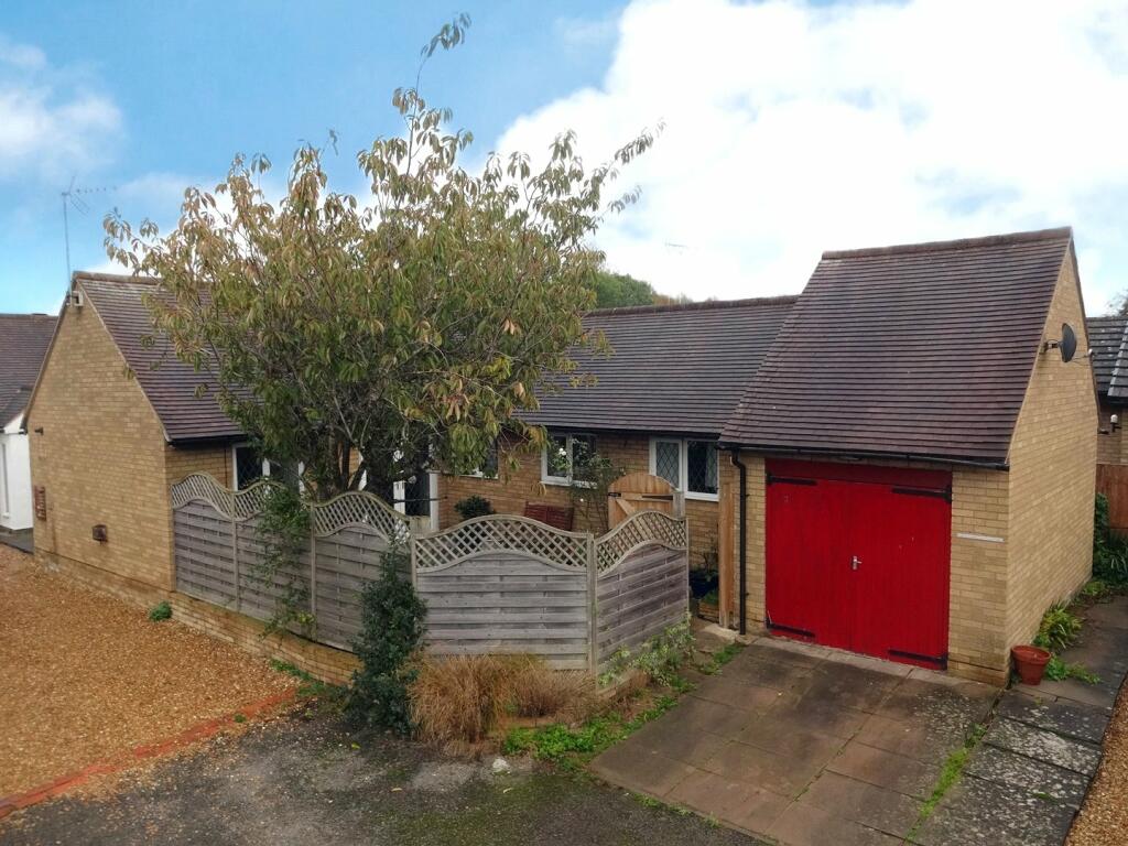 2 bedroom bungalow for sale in Knoll Close, Sherington, Newport Pagnell