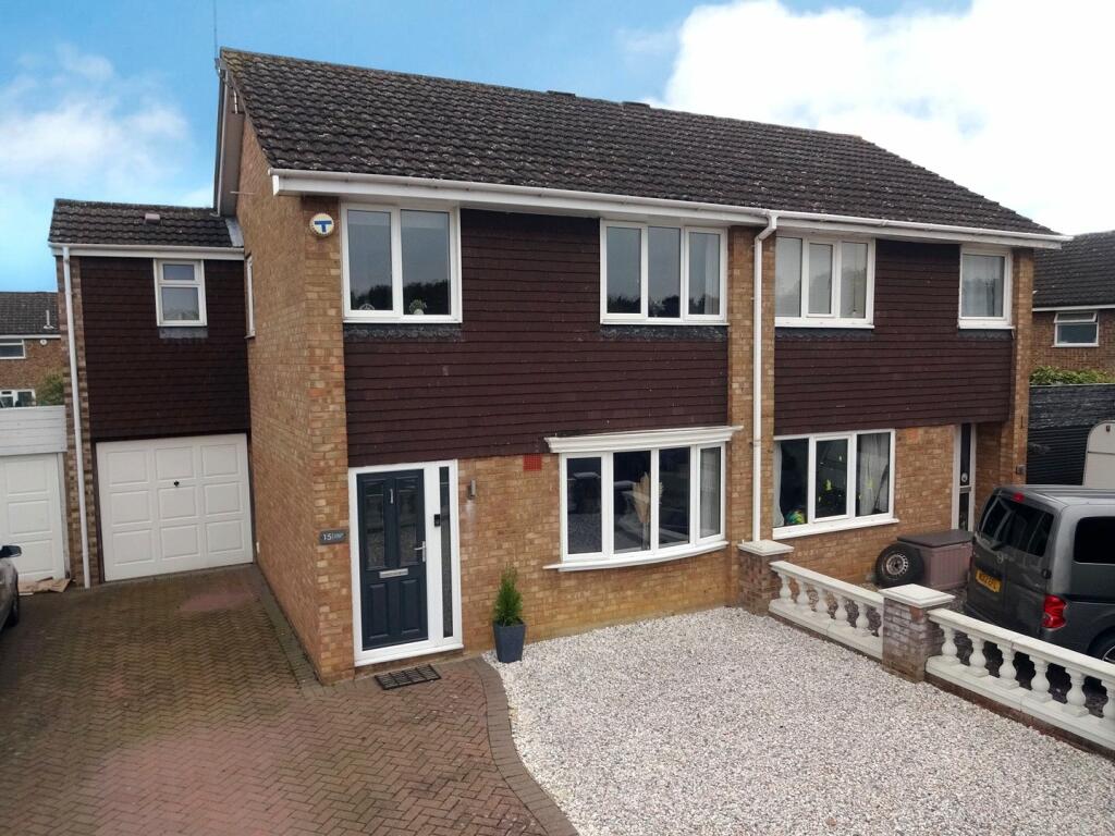 3 bedroom semidetached house for sale in Carlyle Close, Newport