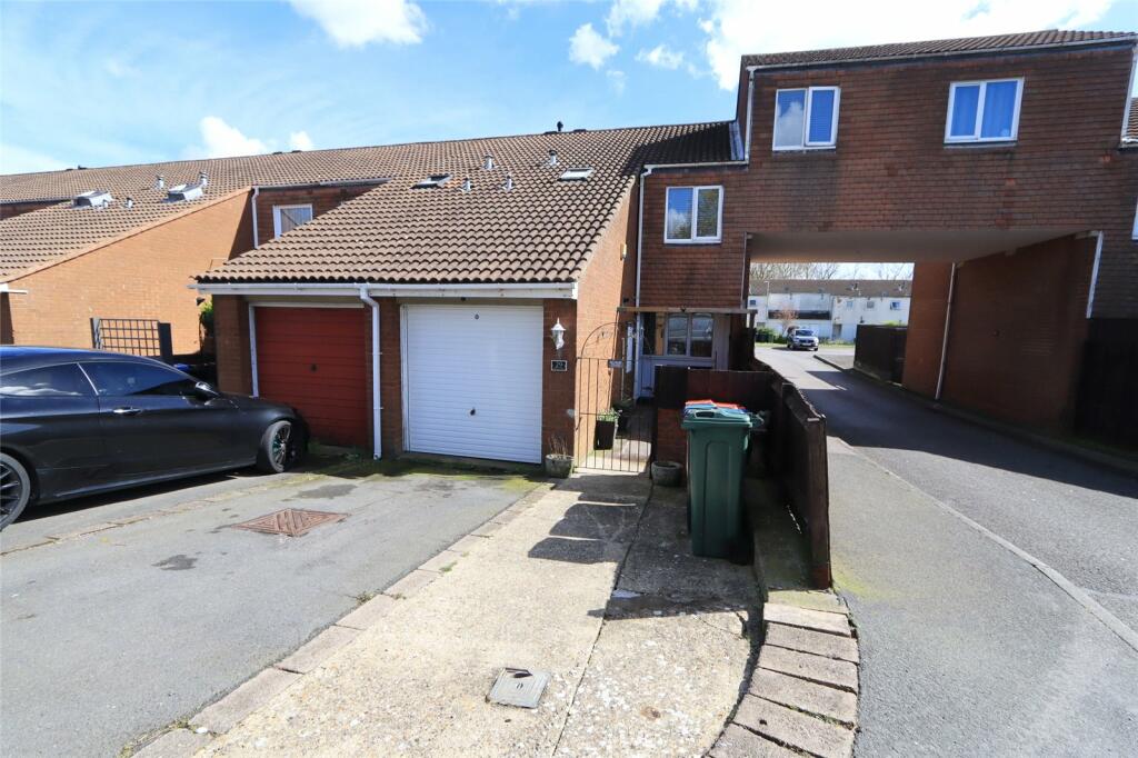 4 bedroom semidetached house for sale in Walshs Manor, Stantonbury