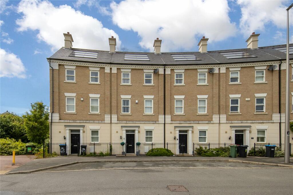 4 bedroom terraced house for sale in Rowditch Furlong, Redhouse Park, Milton Keynes, MK14