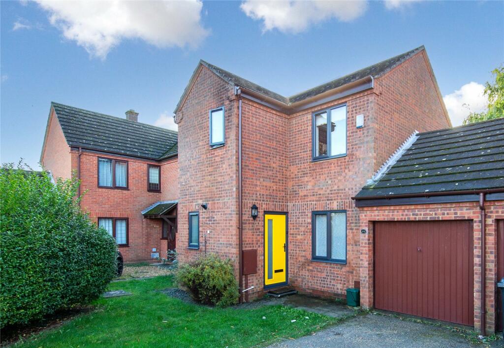 3 bedroom link detached house for sale in Salisbury Grove, Giffard Park