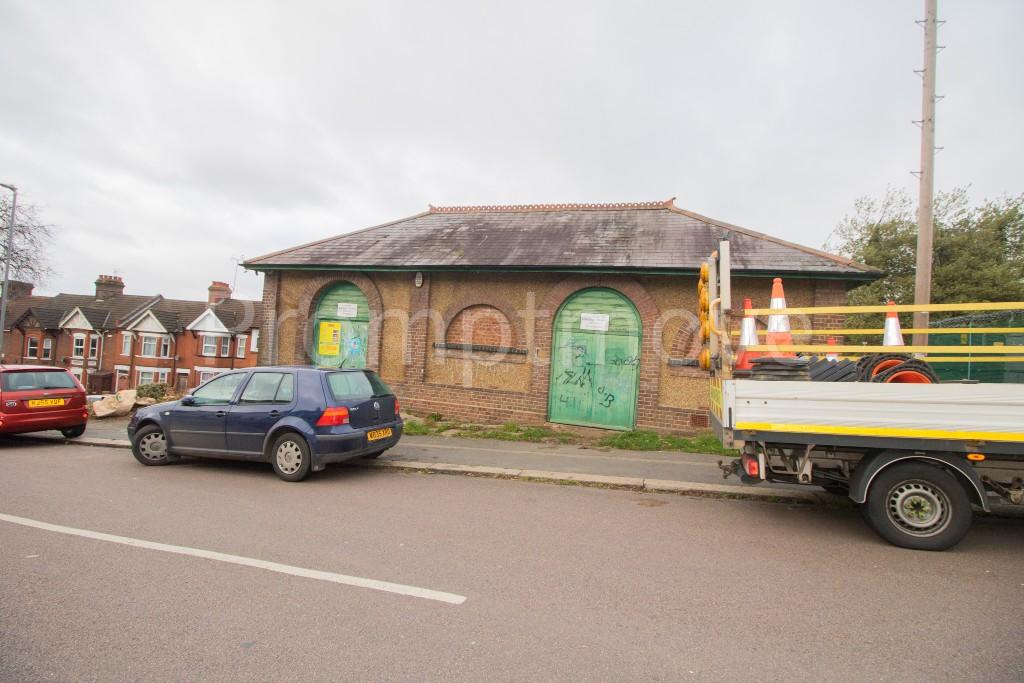 Warehouse for rent in Hitchin Road, Luton, Bedfordshire, LU2