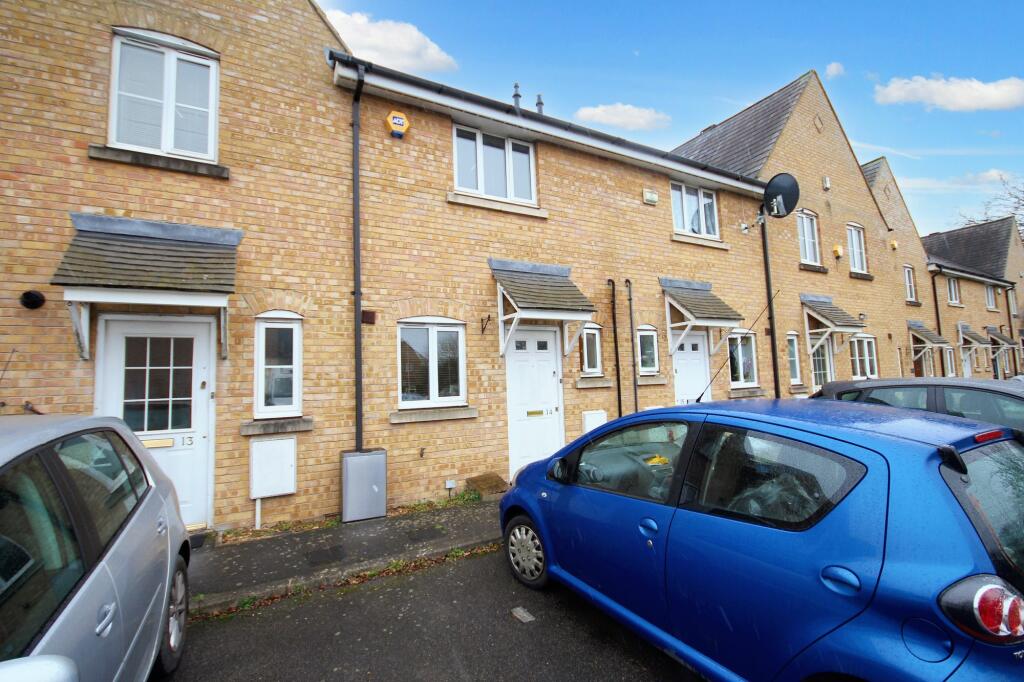 2 bedroom terraced house for sale in Hubbards Close, Uxbridge, UB8