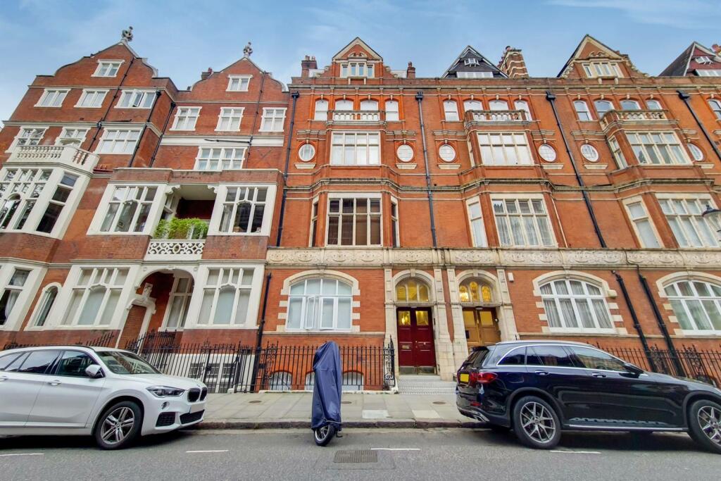 Studio flat for sale in Cadogan Gardens, Sloane Square, London, SW3