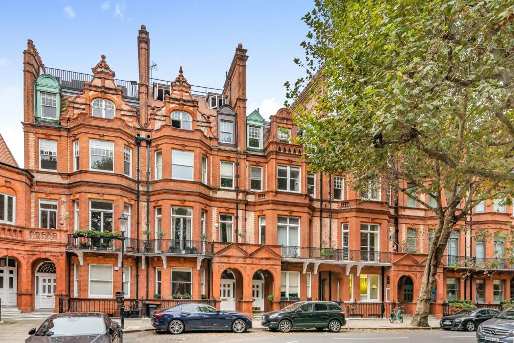 2 bedroom flat for sale in Sloane Gardens, Sloane Square, London, SW1W