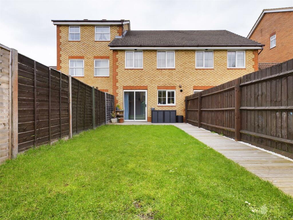 3 bedroom terraced house for sale in Lomond Way, Great Ashby, Stevenage