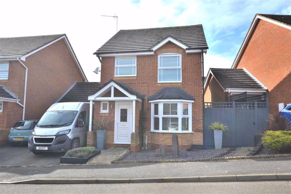 3 bedroom detached house for sale in Doncaster Close, Chells Manor