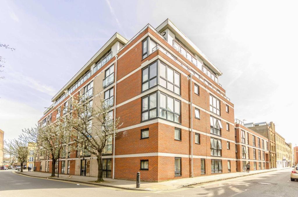 2 bedroom flat for sale in Carillon Court, Greatorex Street