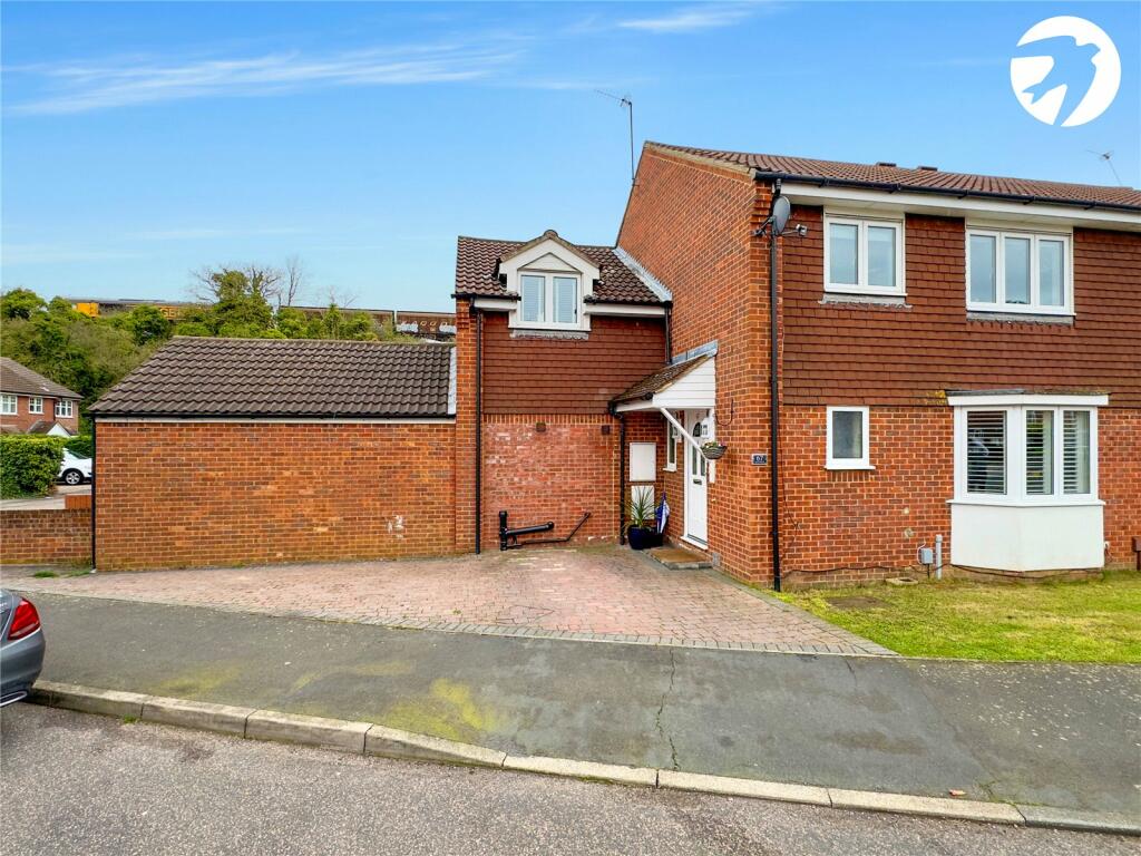 4 bedroom semidetached house for sale in Glendale, Swanley, Kent, BR8