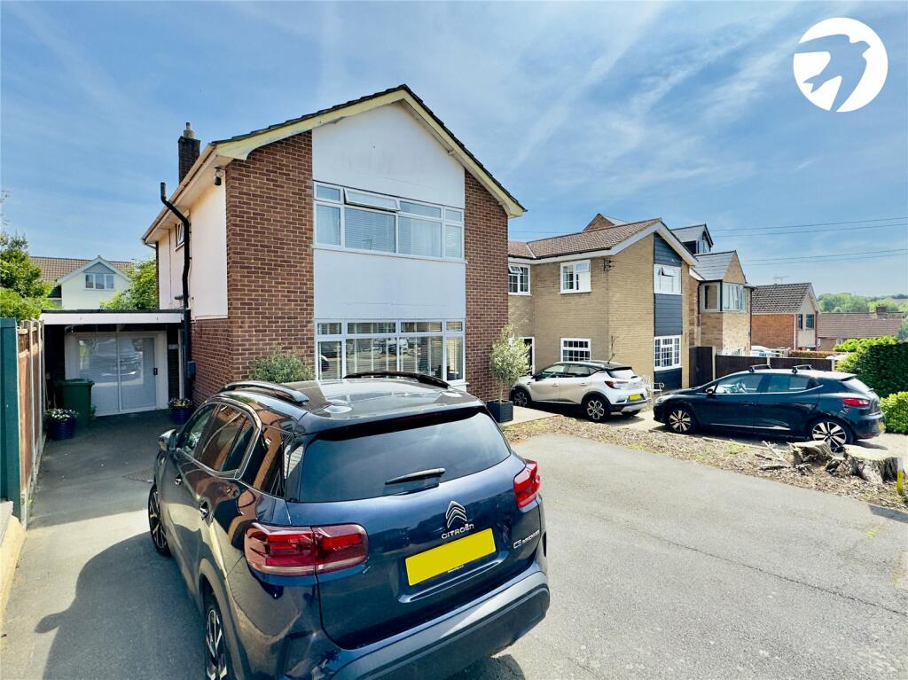 4 bedroom detached house for sale in Maude Road, Hextable, Kent, BR8