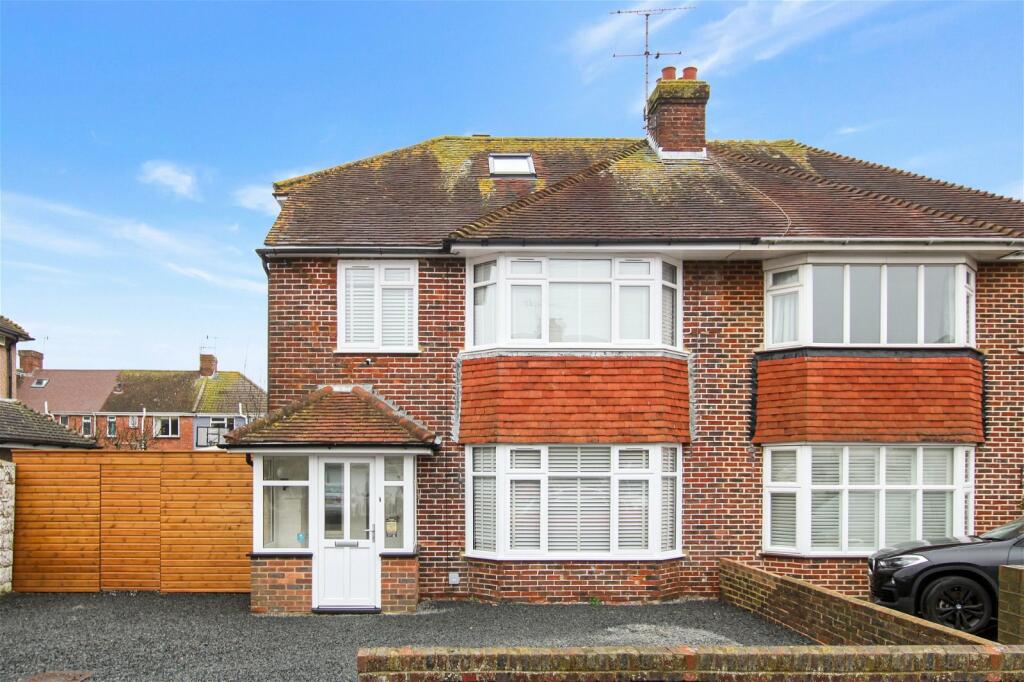 4 bedroom semi-detached house for sale in Broadwater Way, Worthing, BN14 9LP, BN14