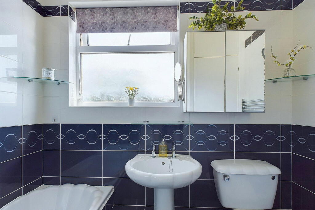 Additional property image - Goldsmith Road, Worthing, BN14 8ER